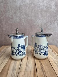 Paire de pots à lait anciens Boch Frères Keramis – modèle Saxe