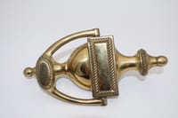 Ancien heurtoir tape-porte en laiton – poignée de porte décorative