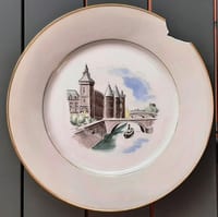 Assiette Porcelaine de Sèvres 1942 décor Paris Authentique à restaurer
