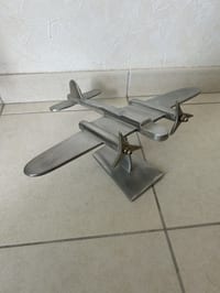 maquette aluminium de comptoir,avion à helice bimoteur