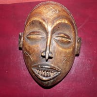 Masque africain kongo début XXème haut 22 larg 15.2 cm