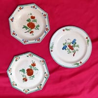 3 ASSIETTES FAIENCE FINE  AUMALE BORDS PERLES XIX Ième
