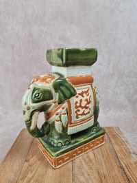 Cendrier éléphant en céramique émaillée vert et ocre – style asiatique vintage