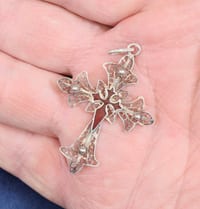 Pendentif ancien argent filigrane croix Saint-Jacques émaillée rouge Compostelle
