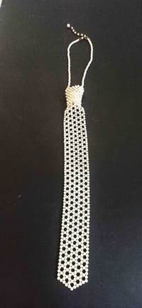 Collier cravate en perles