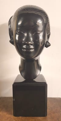 Tête de femme en bronze asiatique
