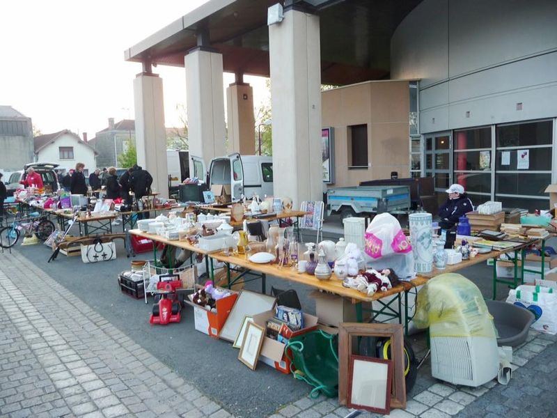 Vide grenier et brocante à Tauriac