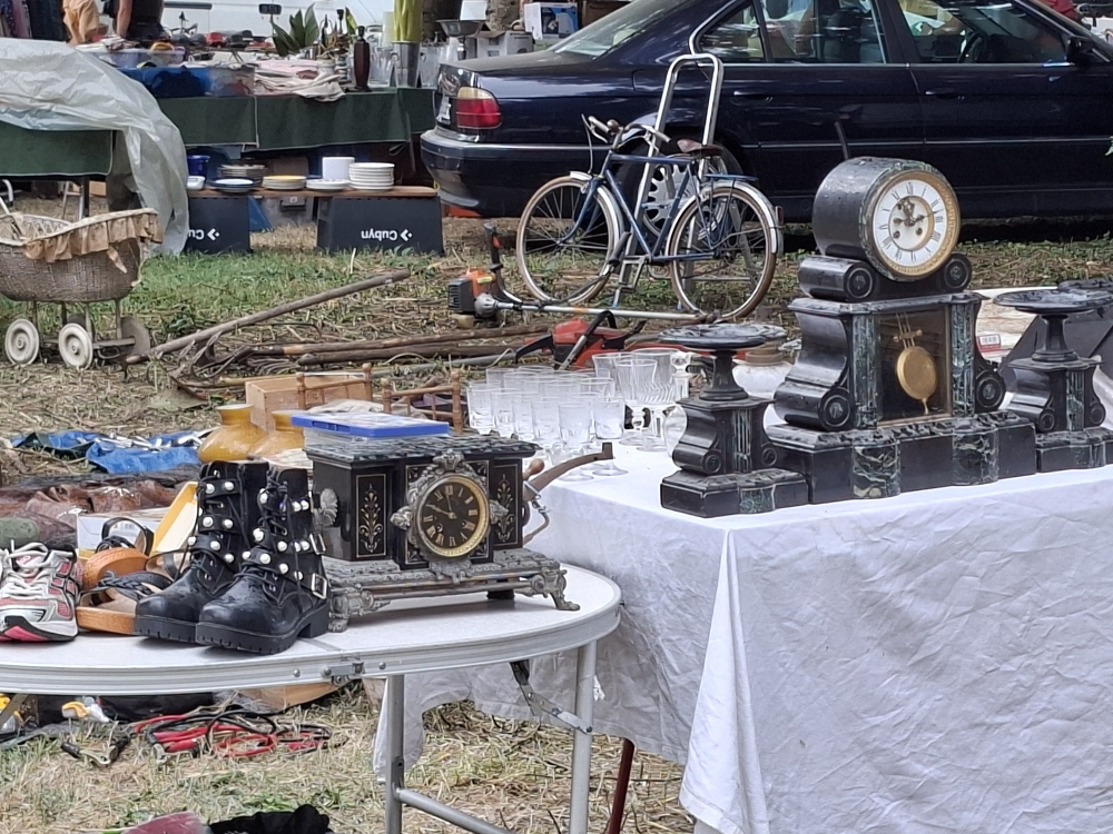 Bric à brac & fête du chausson aux pommes à Périgny